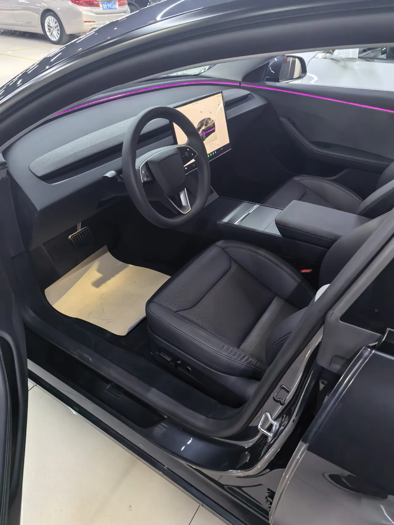 Tesla 2025 Model 3 rear-wheel drive version of automatic transmission 3