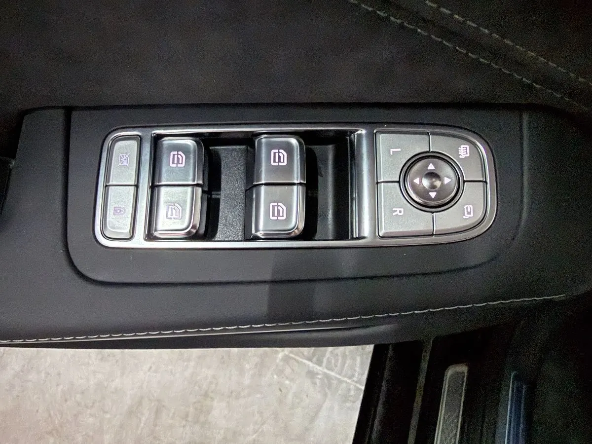 HongQi 2022 H9 48V 2.0T Zhilian Qi Chang Edition Automatic Gear 16