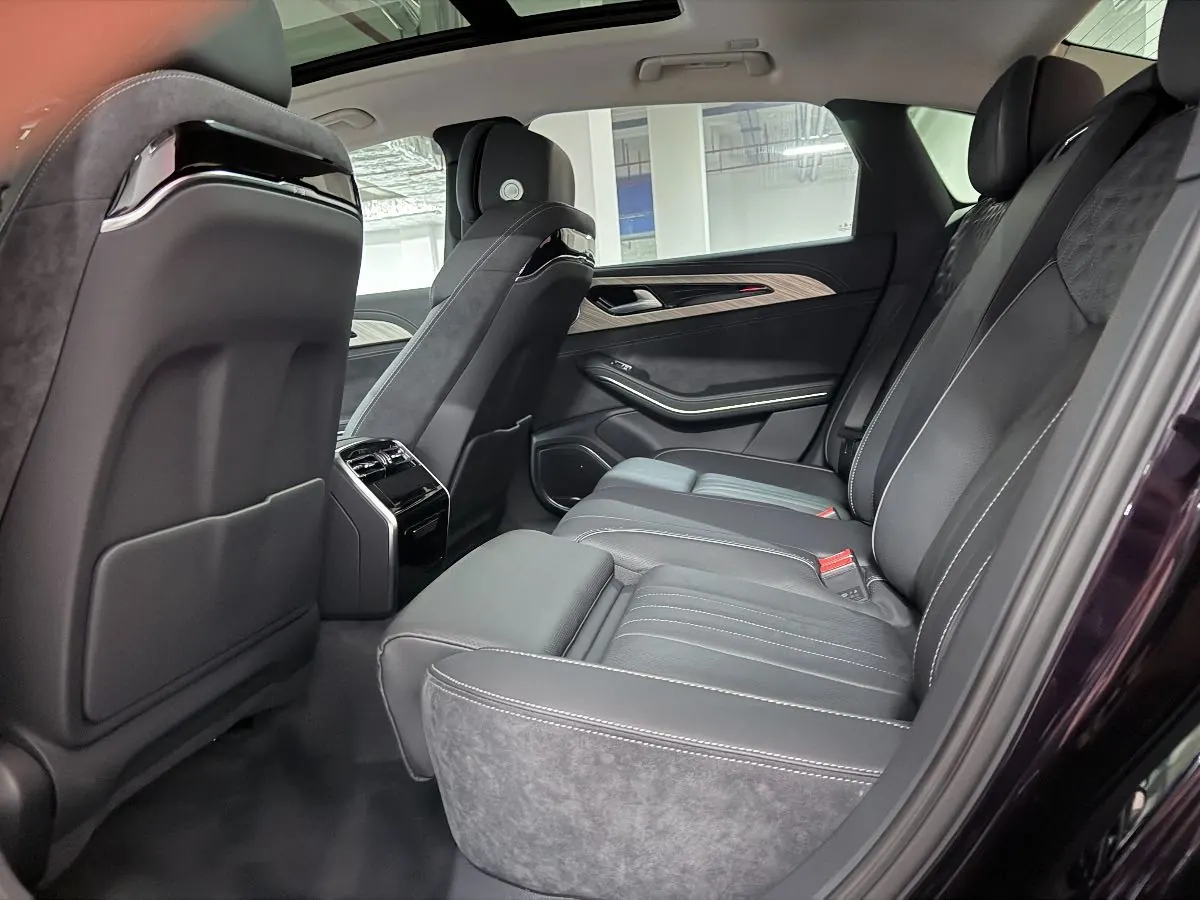HongQi 2022 H9 48V 2.0T Zhilian Qi Chang Edition Automatic Gear 18