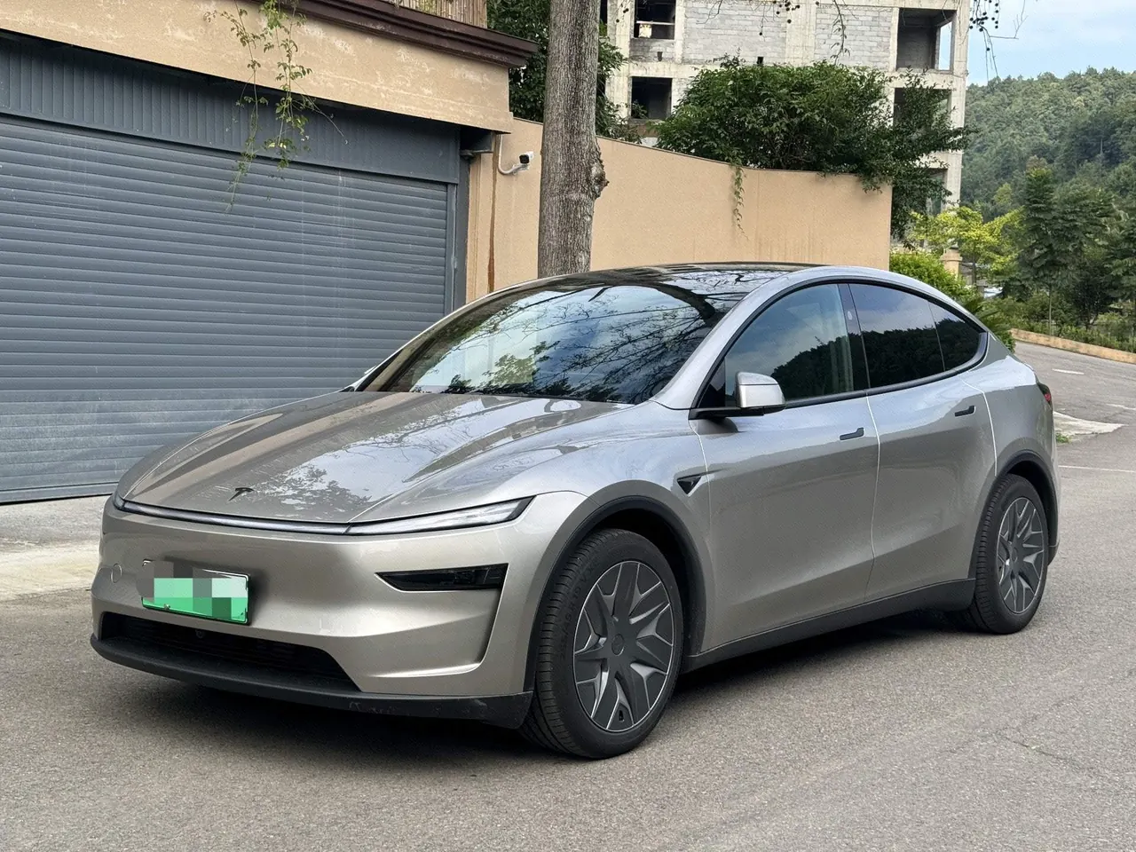 Open image lightbox: Tesla 2025 Model Y L Long Endurance All-Wheel Drive Automatic Transmission