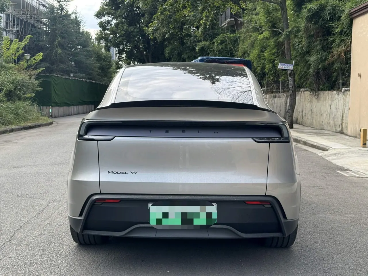 Tesla 2025 Model Y L Long Endurance All-Wheel Drive Automatic Transmission 5