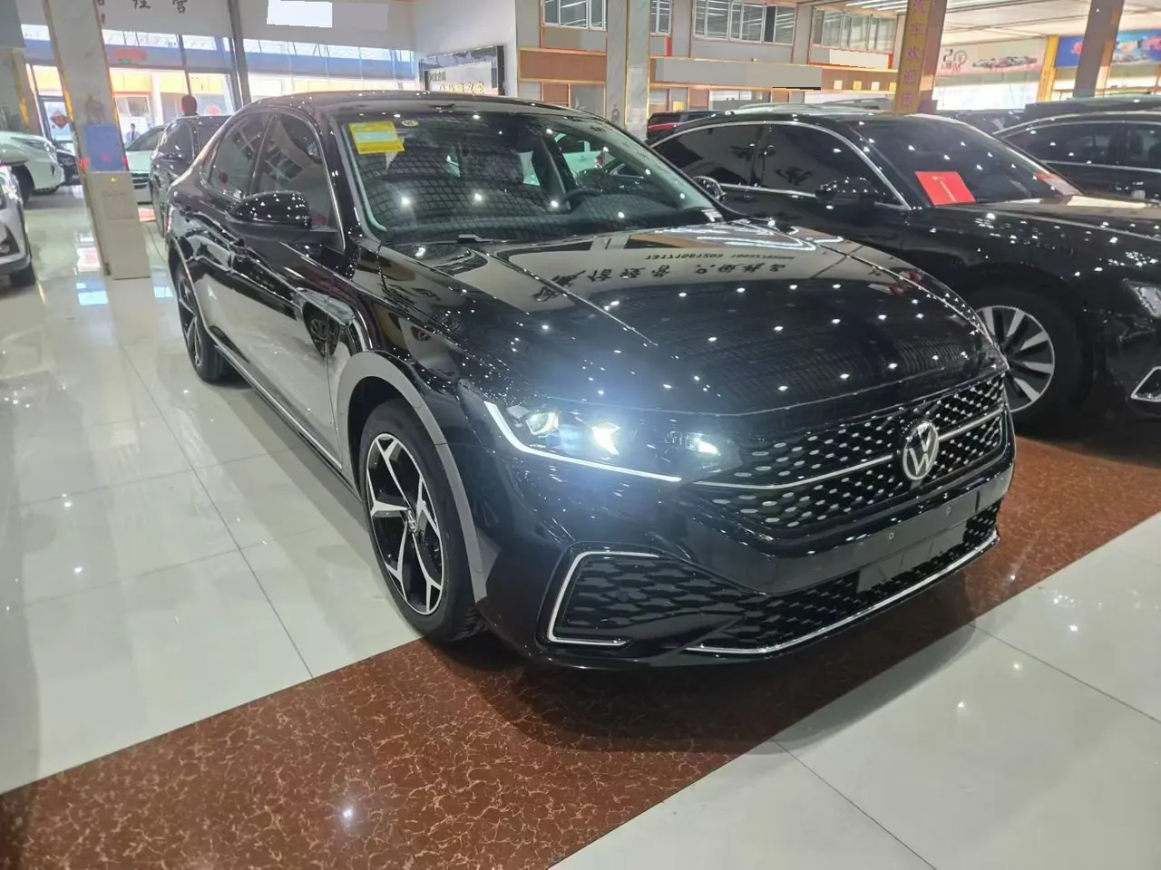 Open image lightbox: Volkswagen 2026 Passat 2.0TSI 380TSI outstanding star dragon version automatic gear