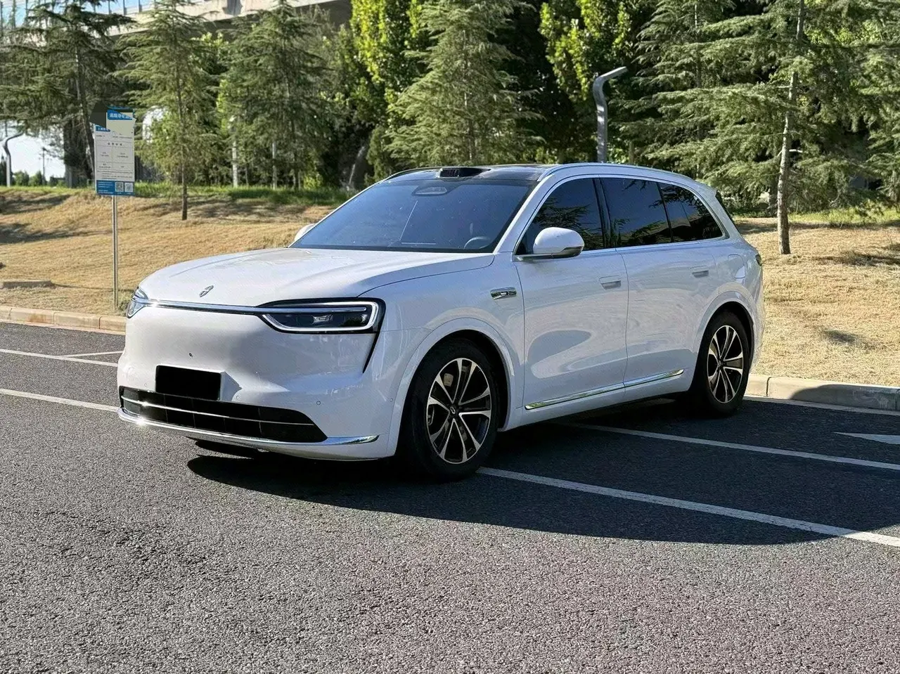 AITO 2026 AITO M7 extended range Ultra 4-wheel drive version 6 seats (192-line laser Radar) automatic gear - View 1
