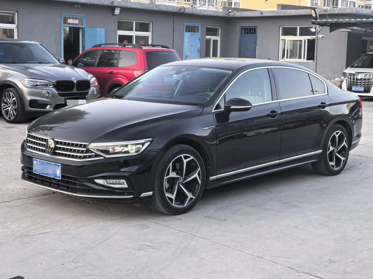 Open image lightbox: Volkswagen 2023 Magotan 2.0TSI 330TSI 2 million Commemorative Luxury Automatic Gear