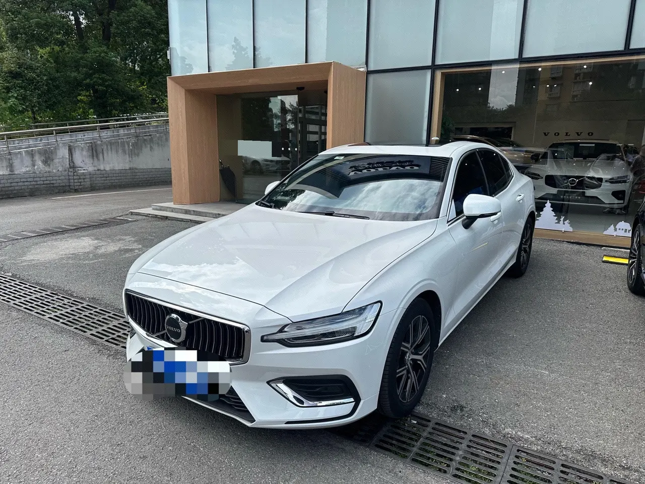 Volvo 2026 S60 48V 2.0T B4 Zhiyi Deluxe Edition Automatic Gear - View 1