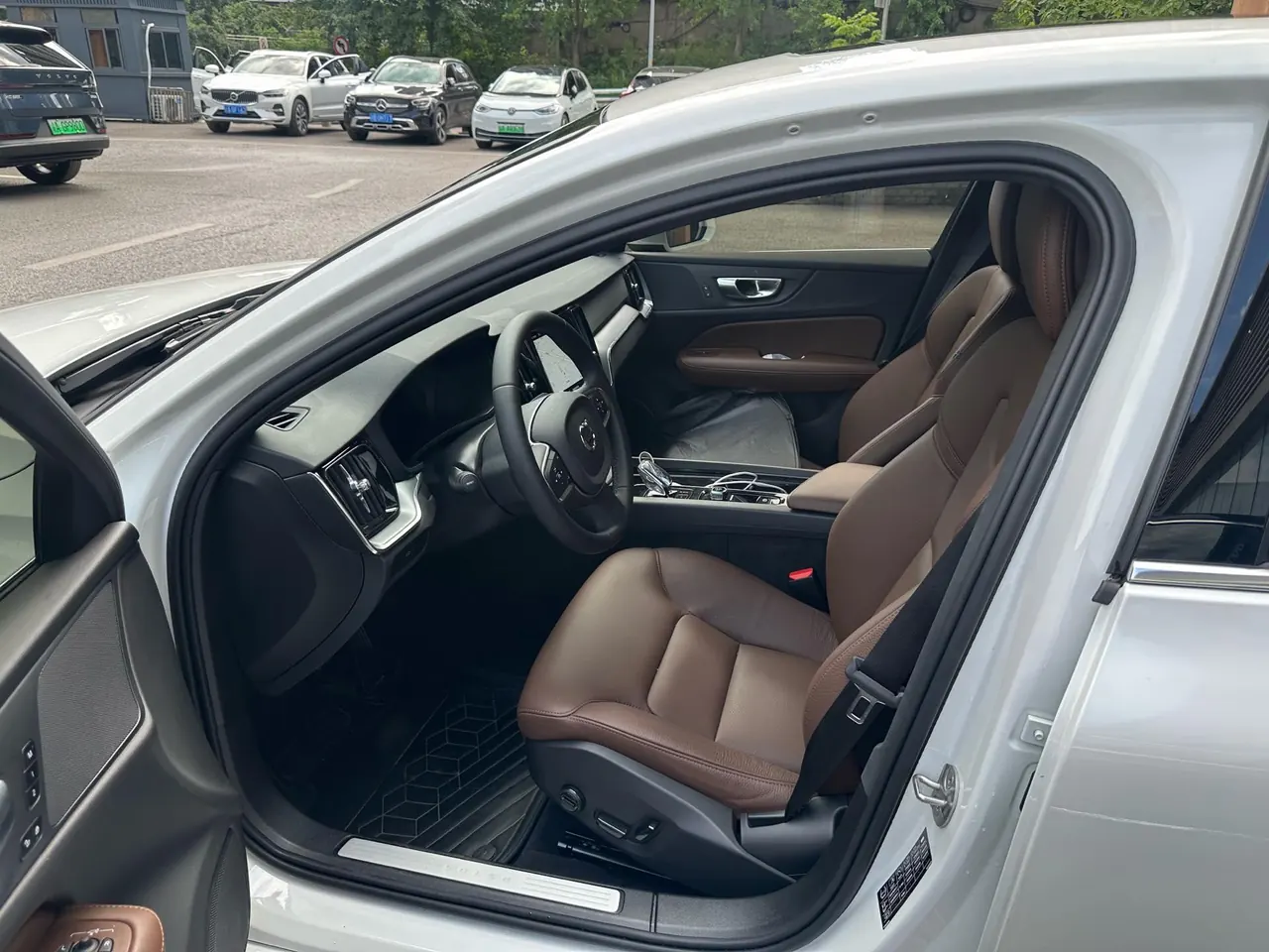 Volvo 2026 S60 48V 2.0T B4 Zhiyi Deluxe Edition Automatic Gear 2