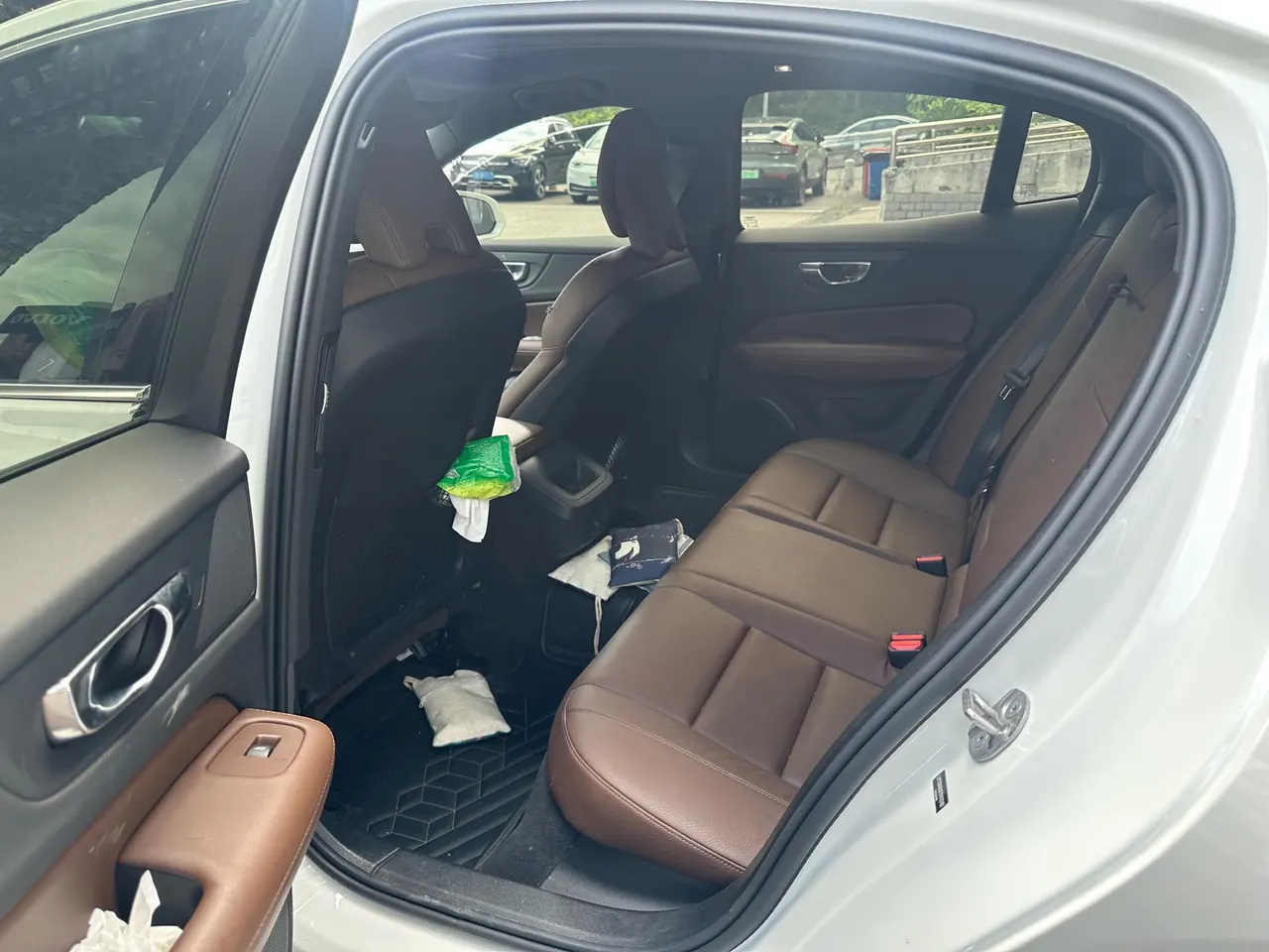 Volvo 2026 S60 48V 2.0T B4 Zhiyi Deluxe Edition Automatic Gear 3