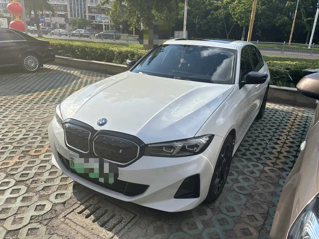 BMW 2023 i3 eDrive 40 L obsidian night suit automatic gear - View 1