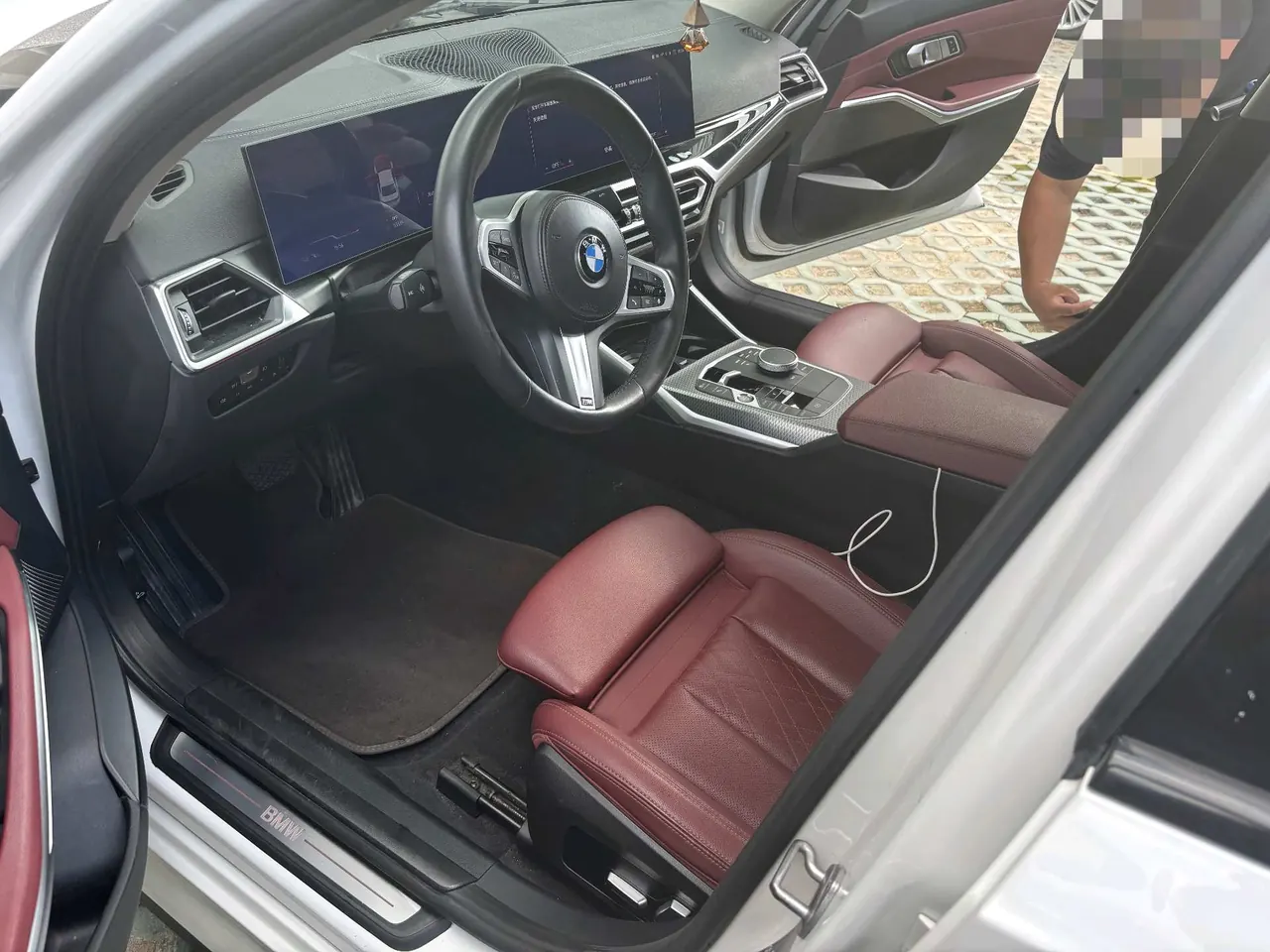 BMW 2023 i3 eDrive 40 L obsidian night suit automatic gear 3