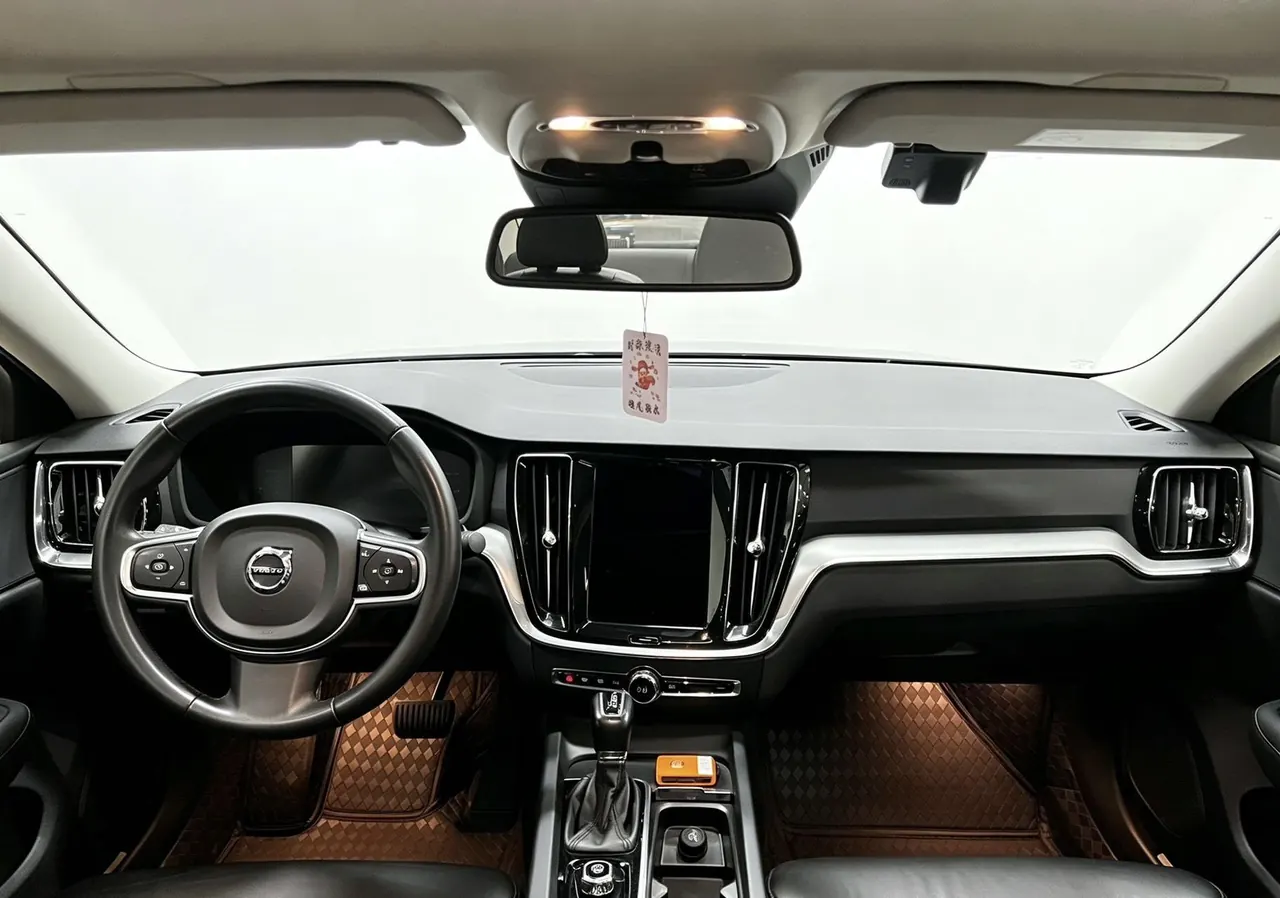 Volvo 2021 S60 2.0T T4 Zhiyi Deluxe Edition Automatic Gear 4