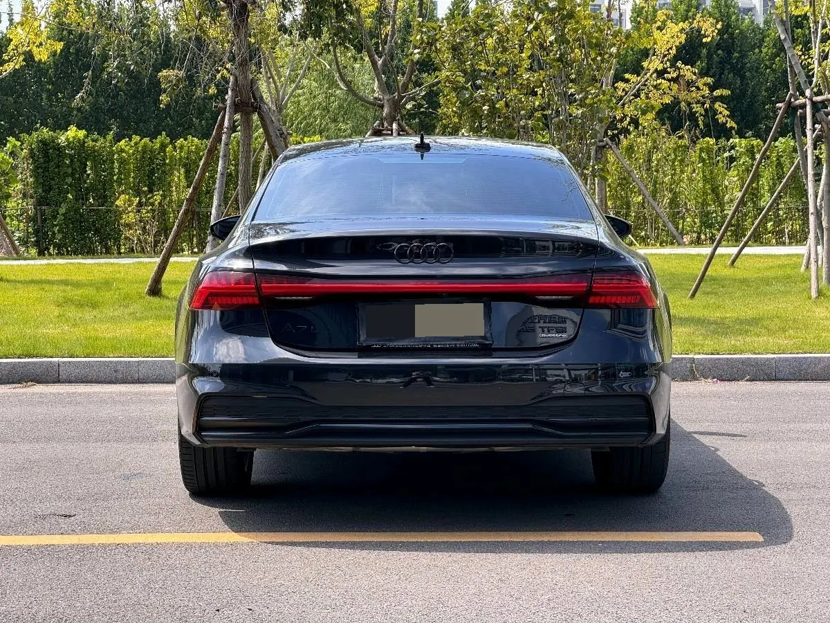 Audi 2023 A7L 2.0TFSI 45TFSI Quattro S-line Black Samurai Edition Automatic Gear 9