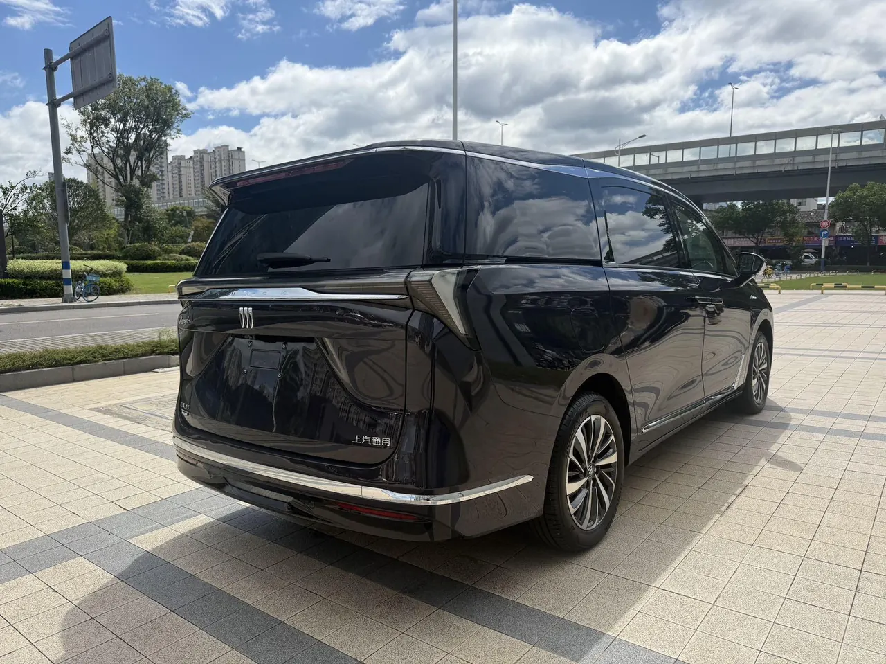 Buick 2026 GL8 Lu Zun PHEV 1.5T Luxury Edition Automatic Gear 7