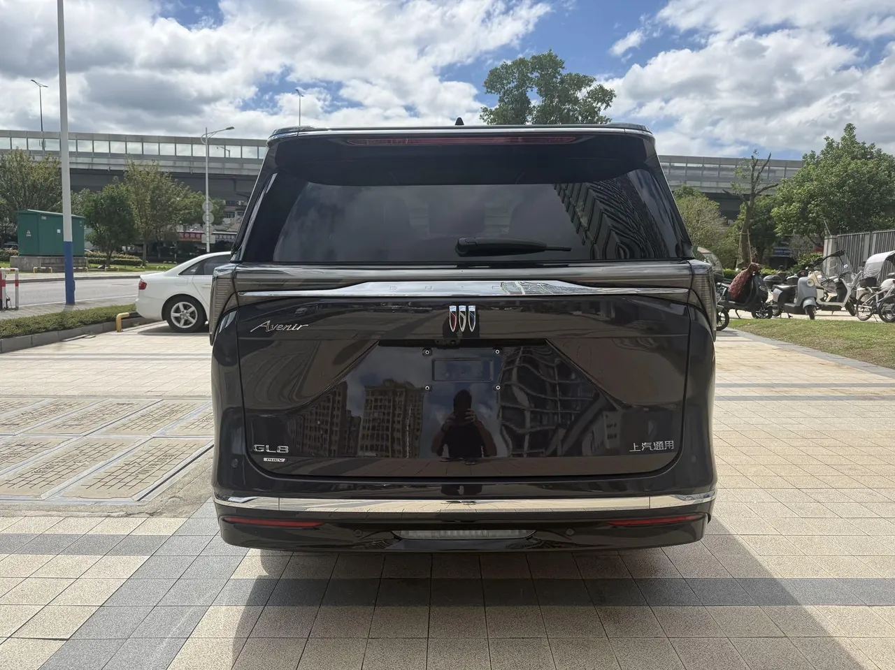 Buick 2026 GL8 Lu Zun PHEV 1.5T Luxury Edition Automatic Gear 8