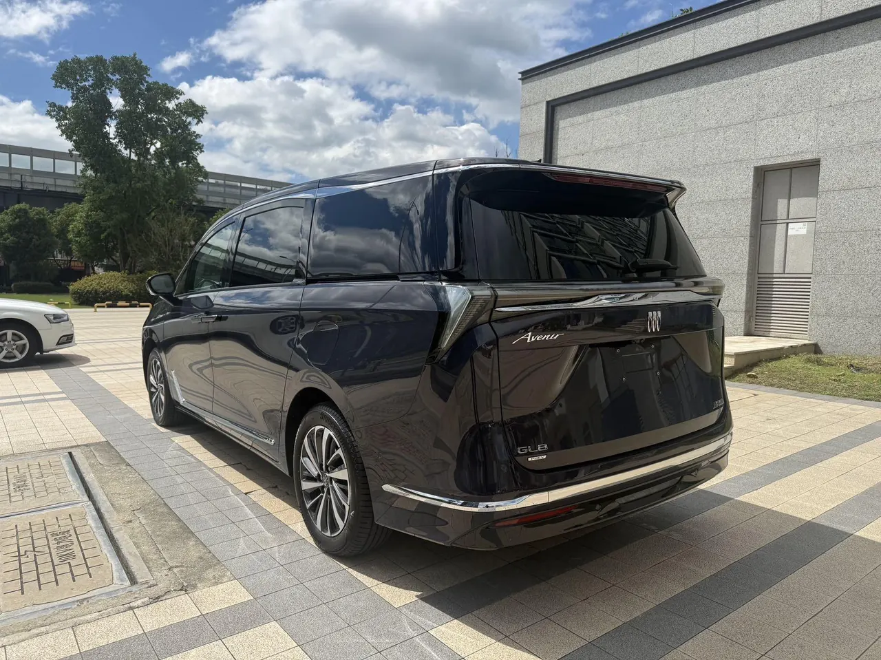Buick 2026 GL8 Lu Zun PHEV 1.5T Luxury Edition Automatic Gear 9