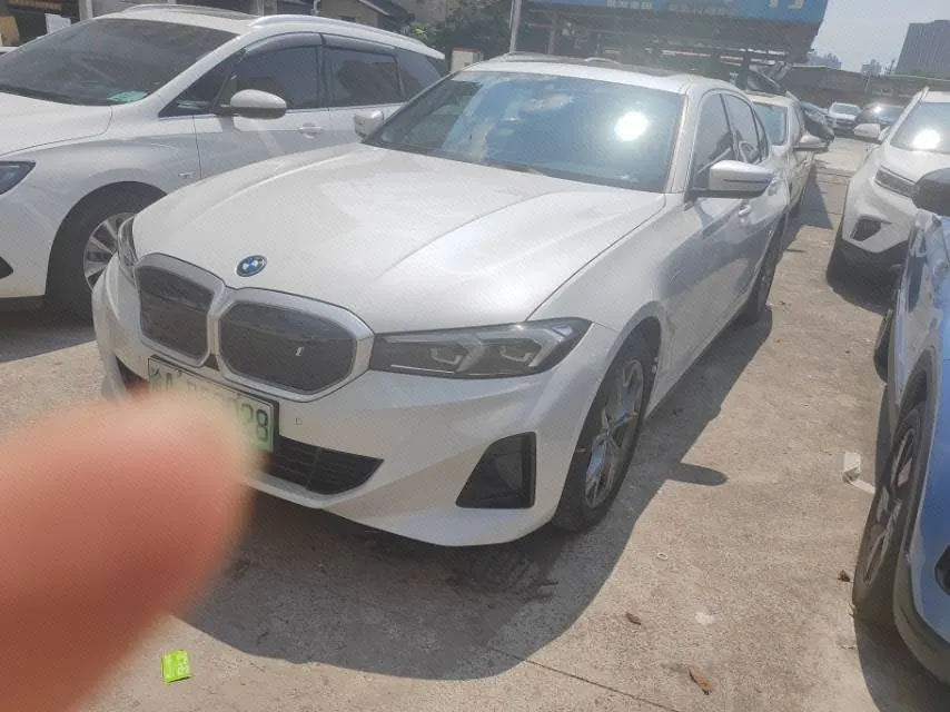 BMW 2024 i3 eDrive 35 L automatic gear - View 1