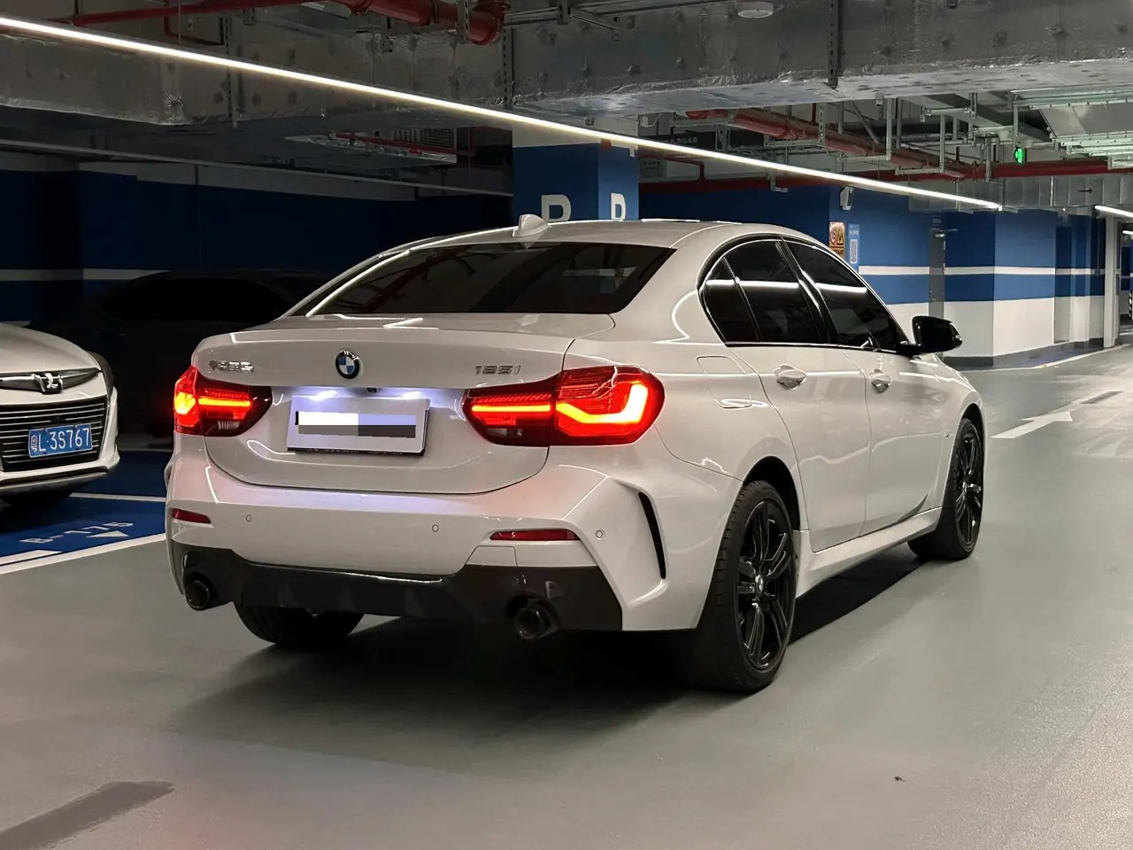 BMW 1 Series 2023 125i 2.0T M Sports Obsidian Night Edition Automatic Gear 4