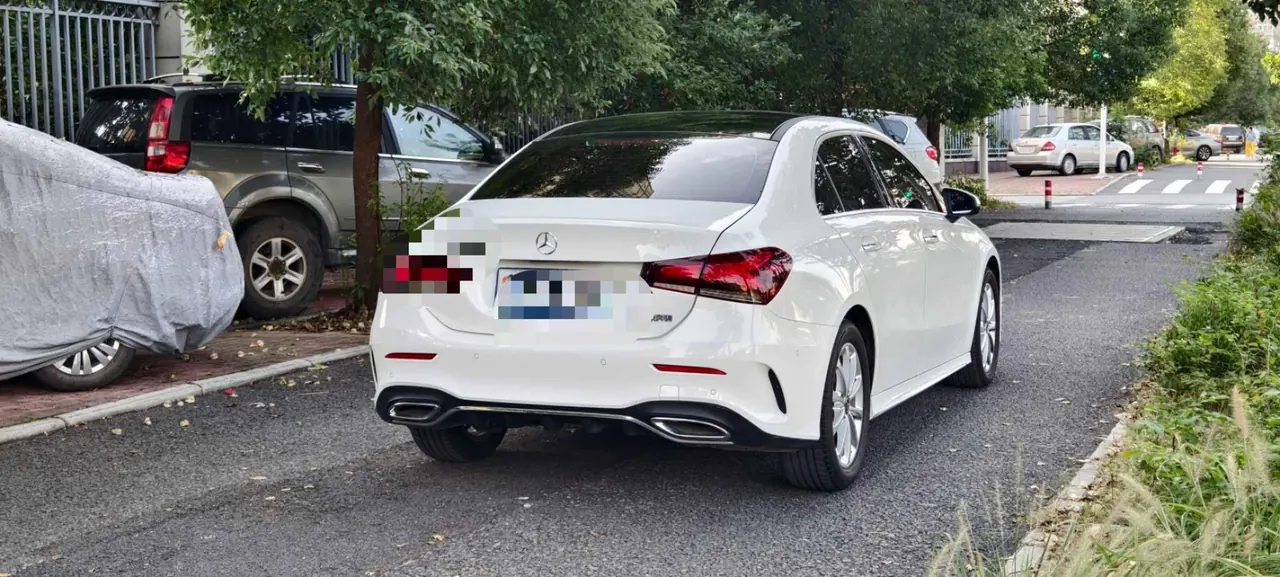 Mercedes Benz Class A 2022 A 180 L 1.3T automatic gear 3