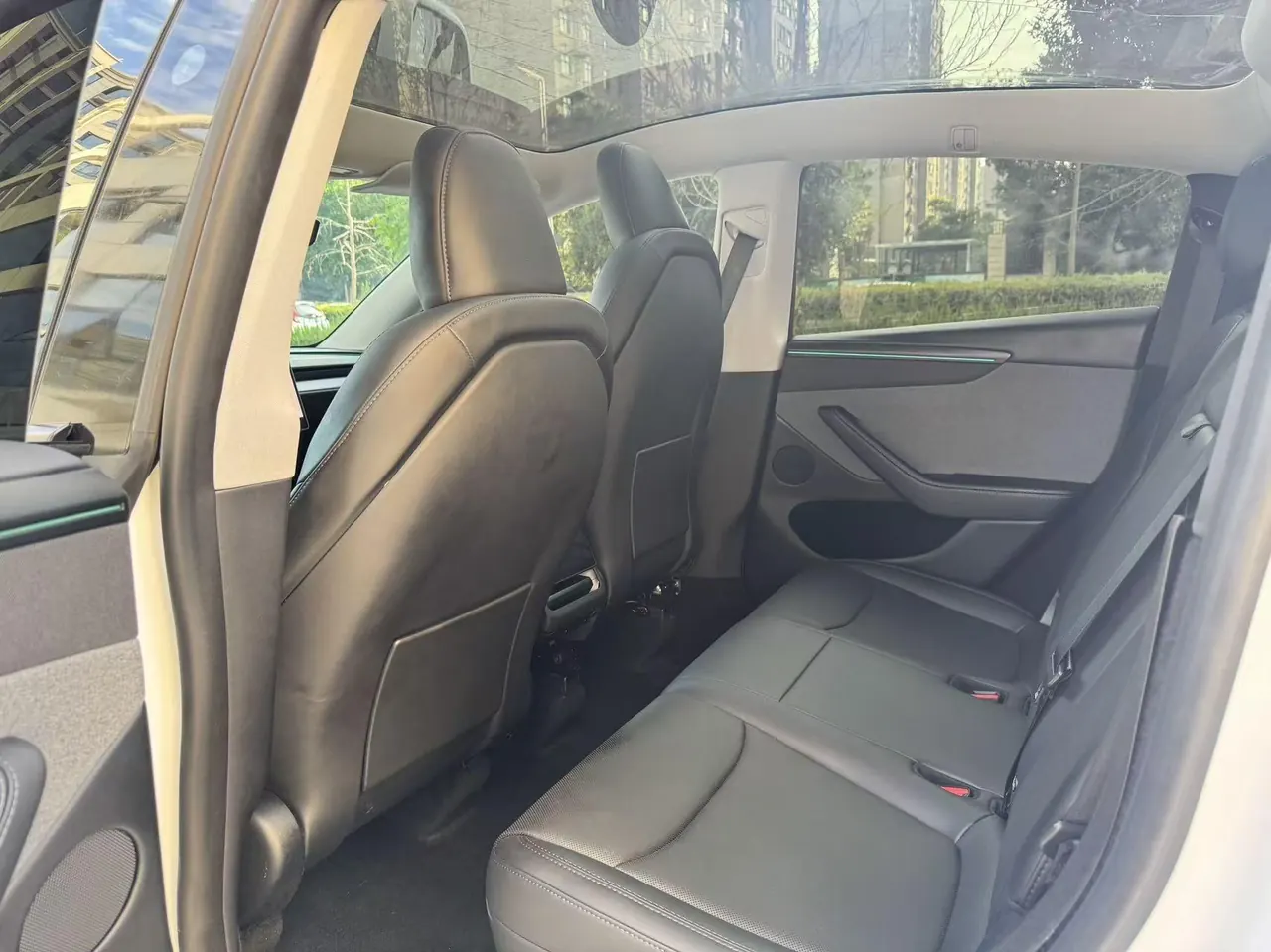 Tesla 2026 Model Y Long Range Rear-Wheel-Drive Automatic 3