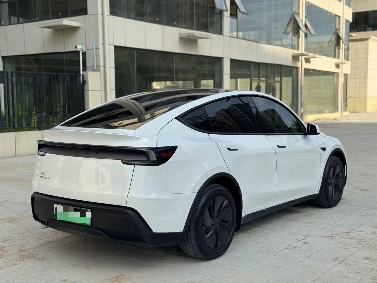 Tesla 2026 Model Y Long Range Rear-Wheel-Drive Automatic 4