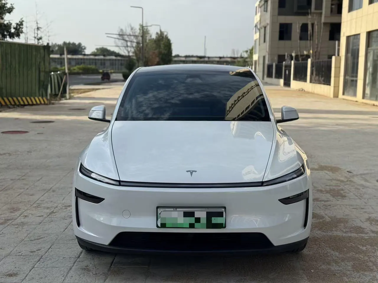 Tesla 2026 Model Y Long Range Rear-Wheel-Drive Automatic 5