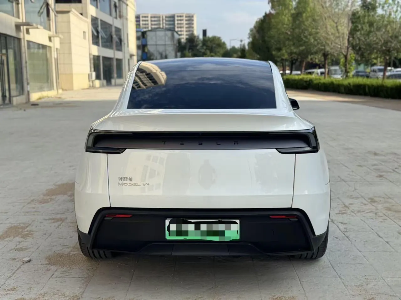 Tesla 2026 Model Y Long Range Rear-Wheel-Drive Automatic 7