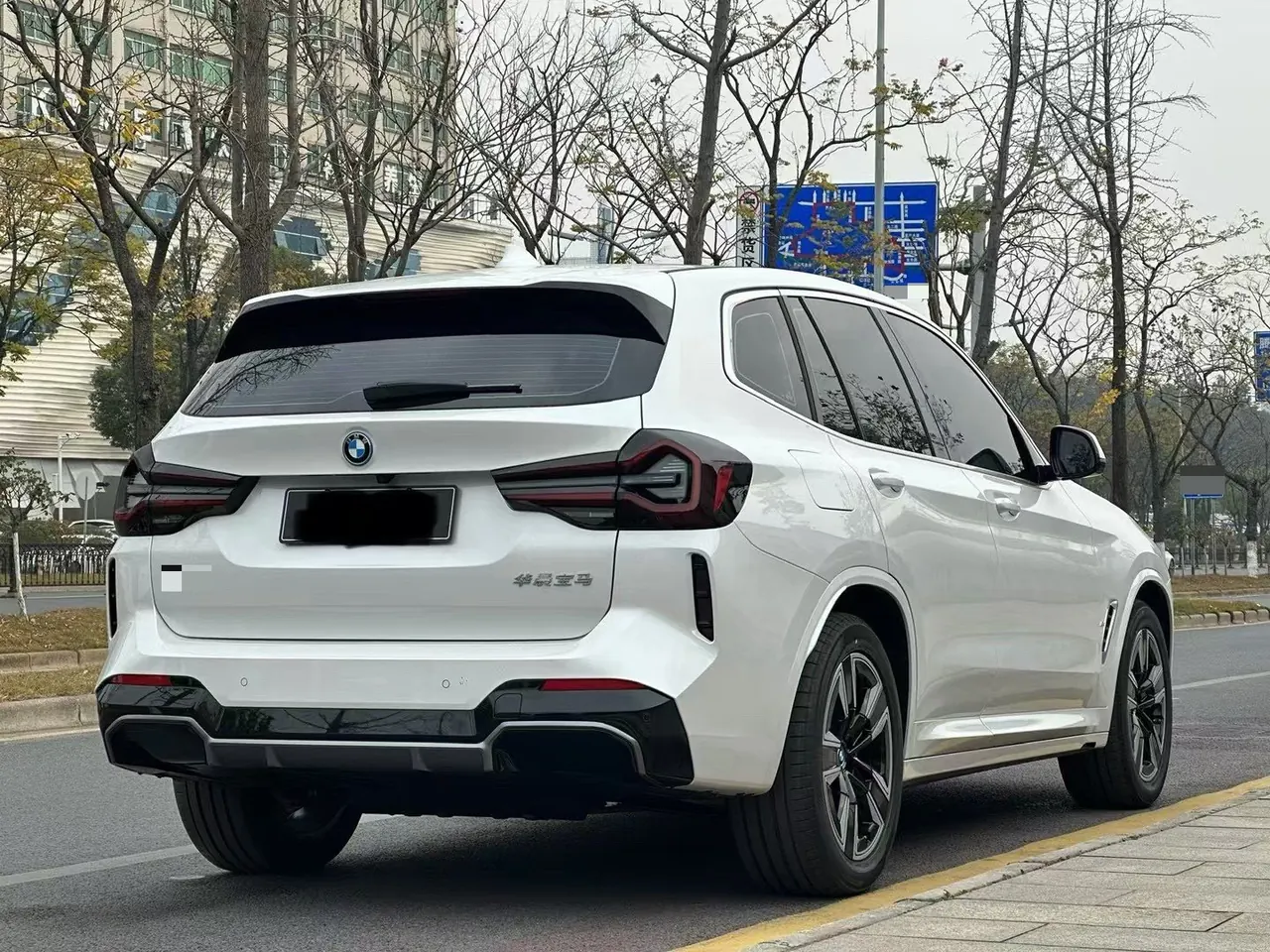BMW 2024 iX3 leading automatic 4