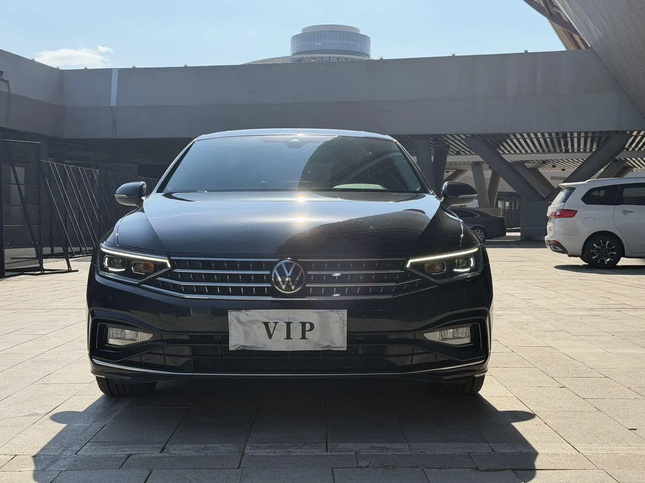 Volkswagen 2023 Magotan 2.0TSI 330TSI 2 million Commemorative Luxury Automatic Gear 2
