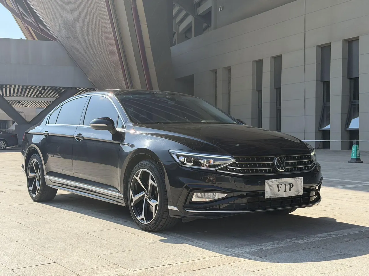 Volkswagen 2023 Magotan 2.0TSI 330TSI 2 million Commemorative Luxury Automatic Gear 3