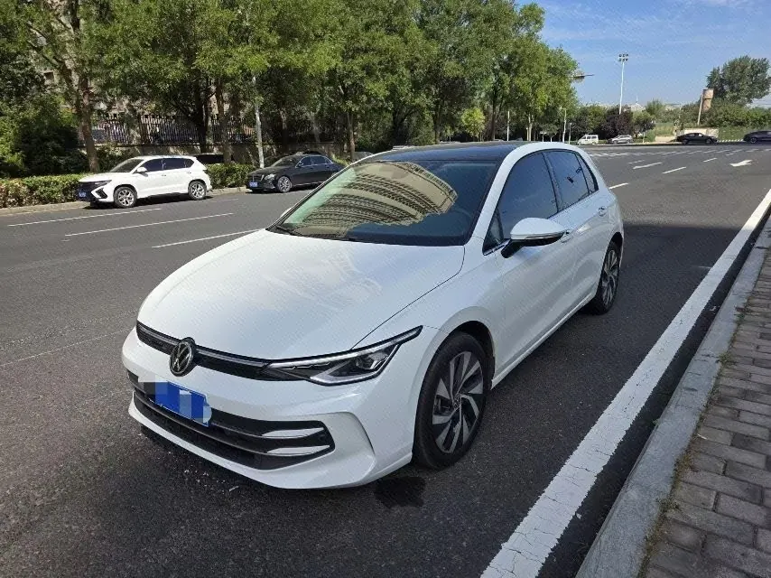 Volkswagen 2026 Golf 8 PRO 1.5TSI 300TSI Automatic - View 1