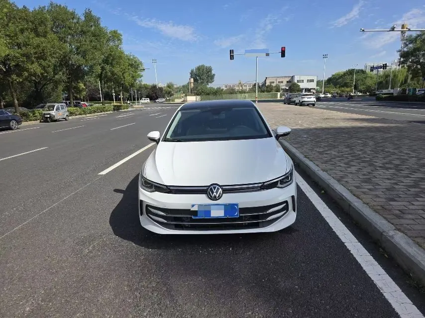 Volkswagen 2026 Golf 8 PRO 1.5TSI 300TSI Automatic 2