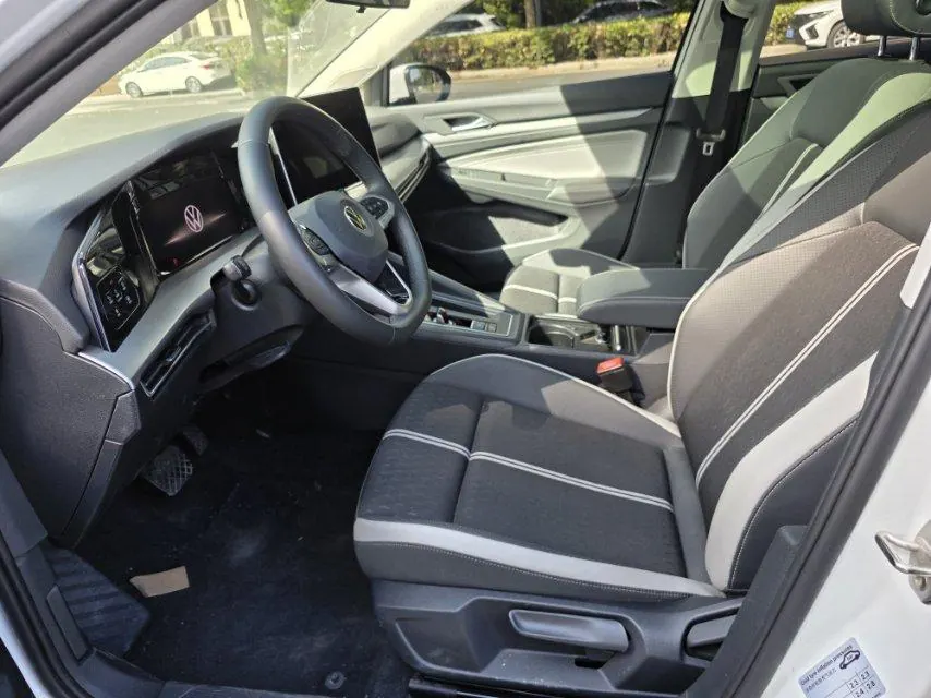 Volkswagen 2026 Golf 8 PRO 1.5TSI 300TSI Automatic 3