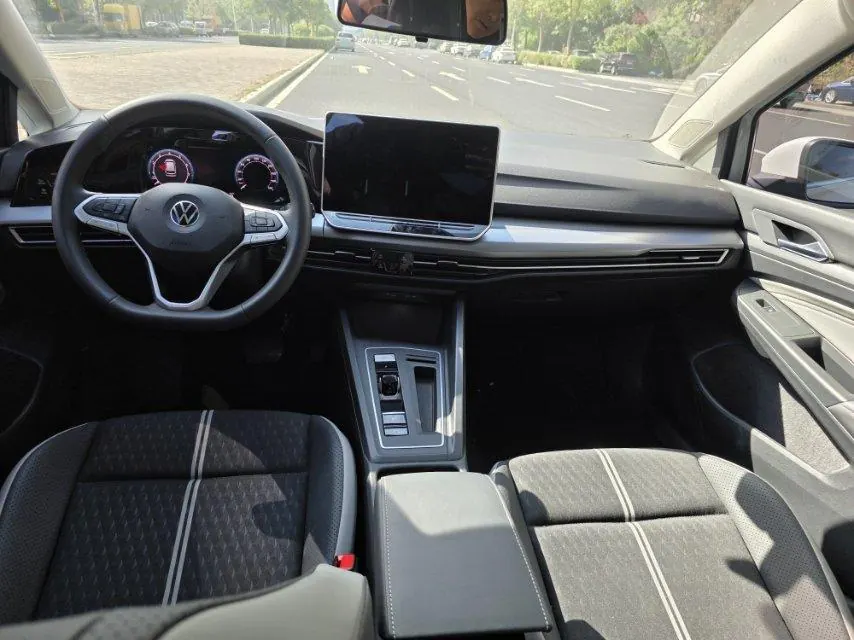 Volkswagen 2026 Golf 8 PRO 1.5TSI 300TSI Automatic 5