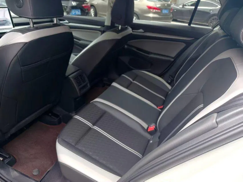 Volkswagen 2026 Golf 8 PRO 1.5TSI 300TSI Automatic 7