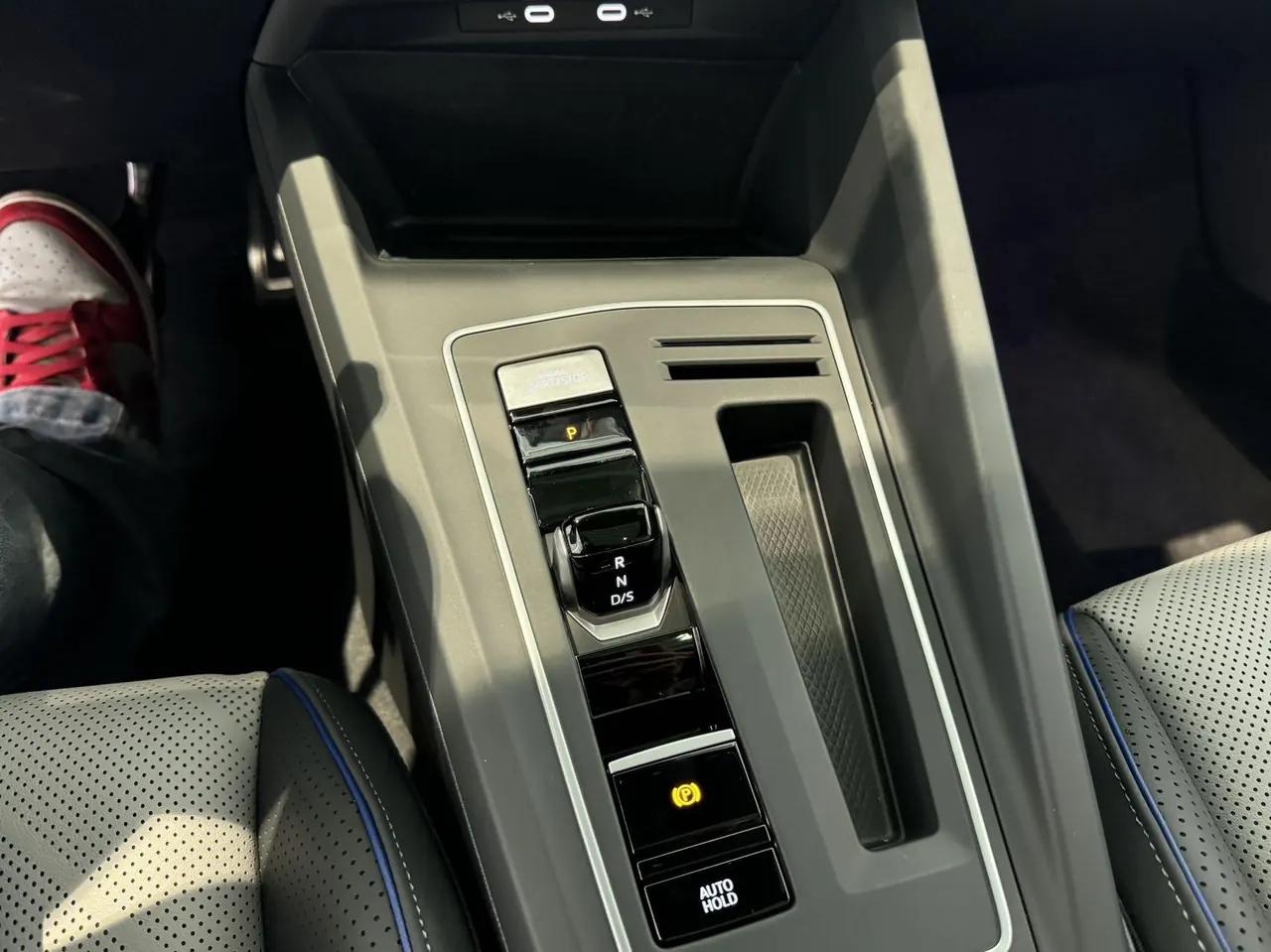 Volkswagen 2025 Golf 8 R-Line 1.5TSI 300TSI (Modified) Automatic Gear 10