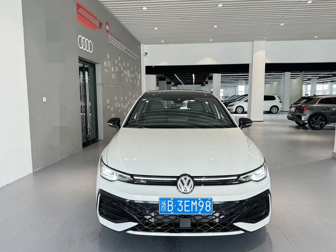 Volkswagen 2025 Golf 8 R-Line 1.5TSI 300TSI (Modified) Automatic Gear 2