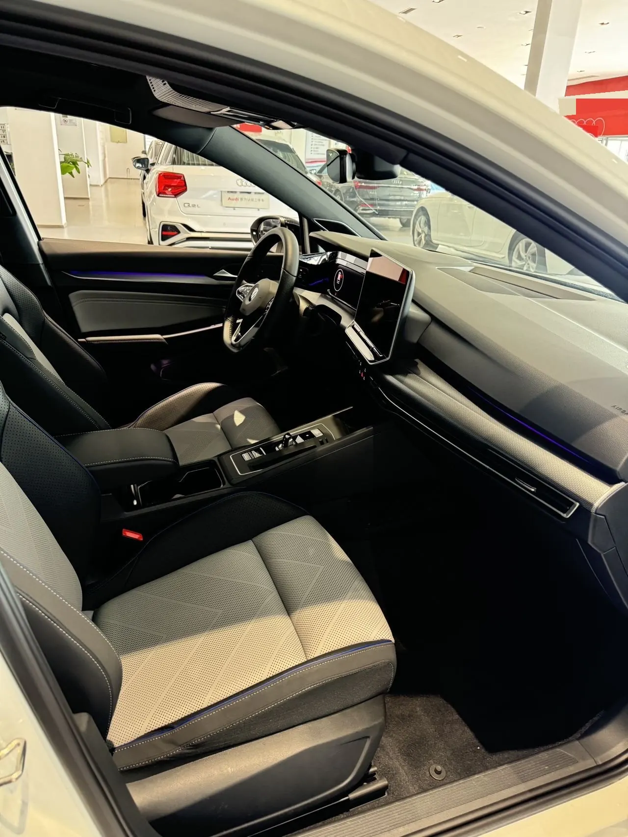 Volkswagen 2025 Golf 8 R-Line 1.5TSI 300TSI (Modified) Automatic Gear 21