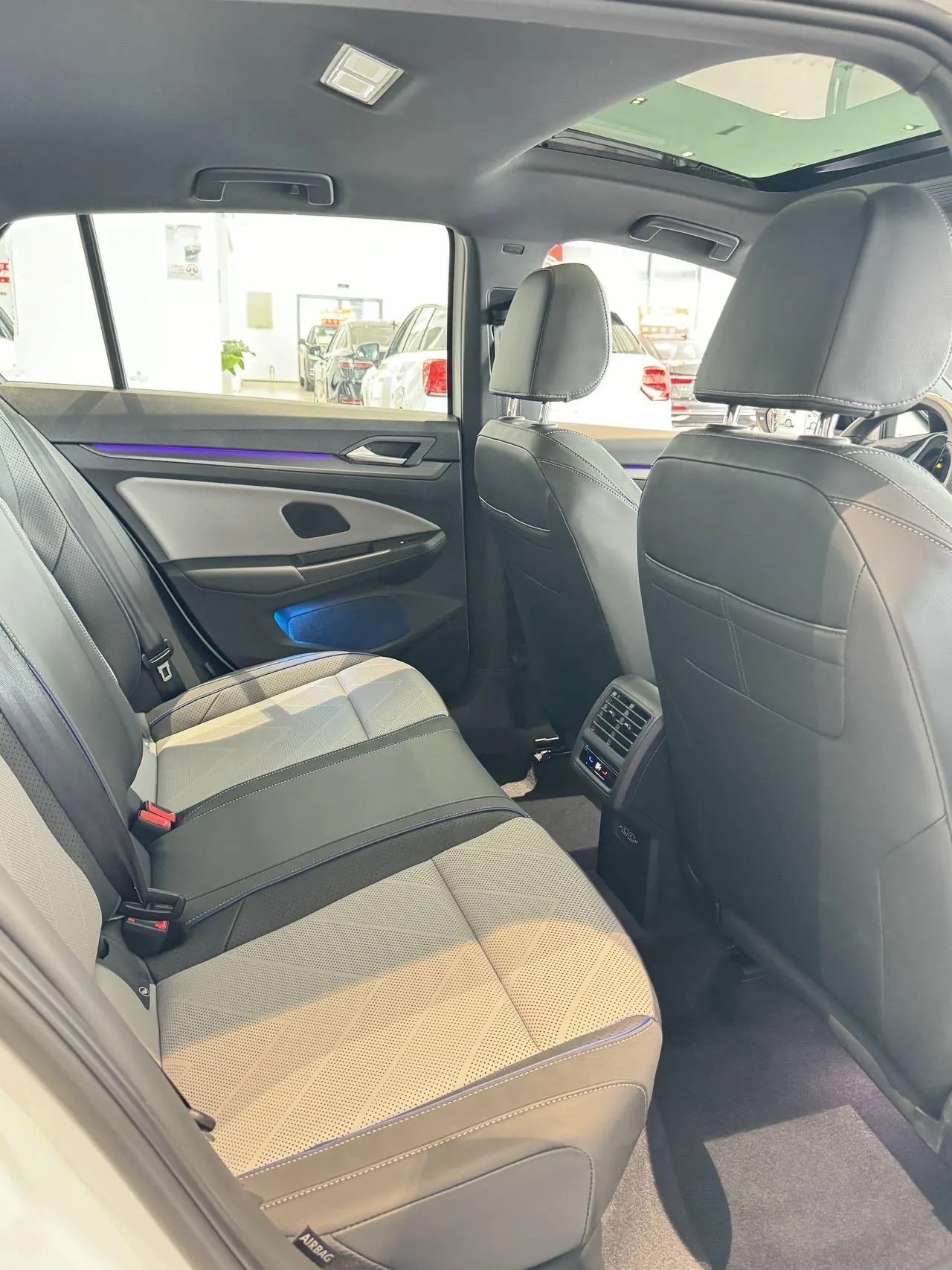 Volkswagen 2025 Golf 8 R-Line 1.5TSI 300TSI (Modified) Automatic Gear 8