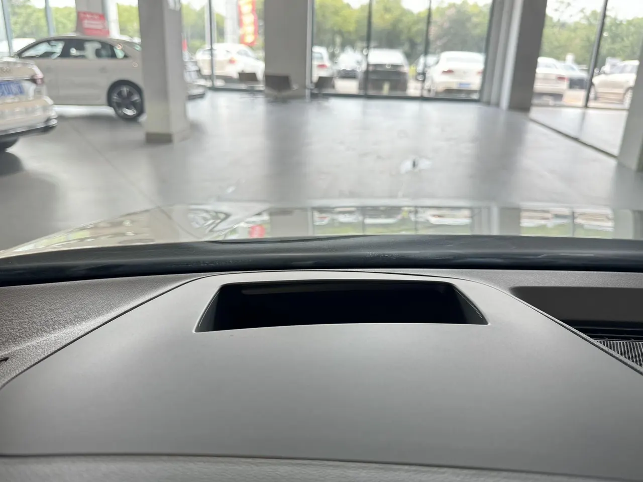 Volkswagen 2025 Golf 8 R-Line 1.5TSI 300TSI (Modified) Automatic Gear 9