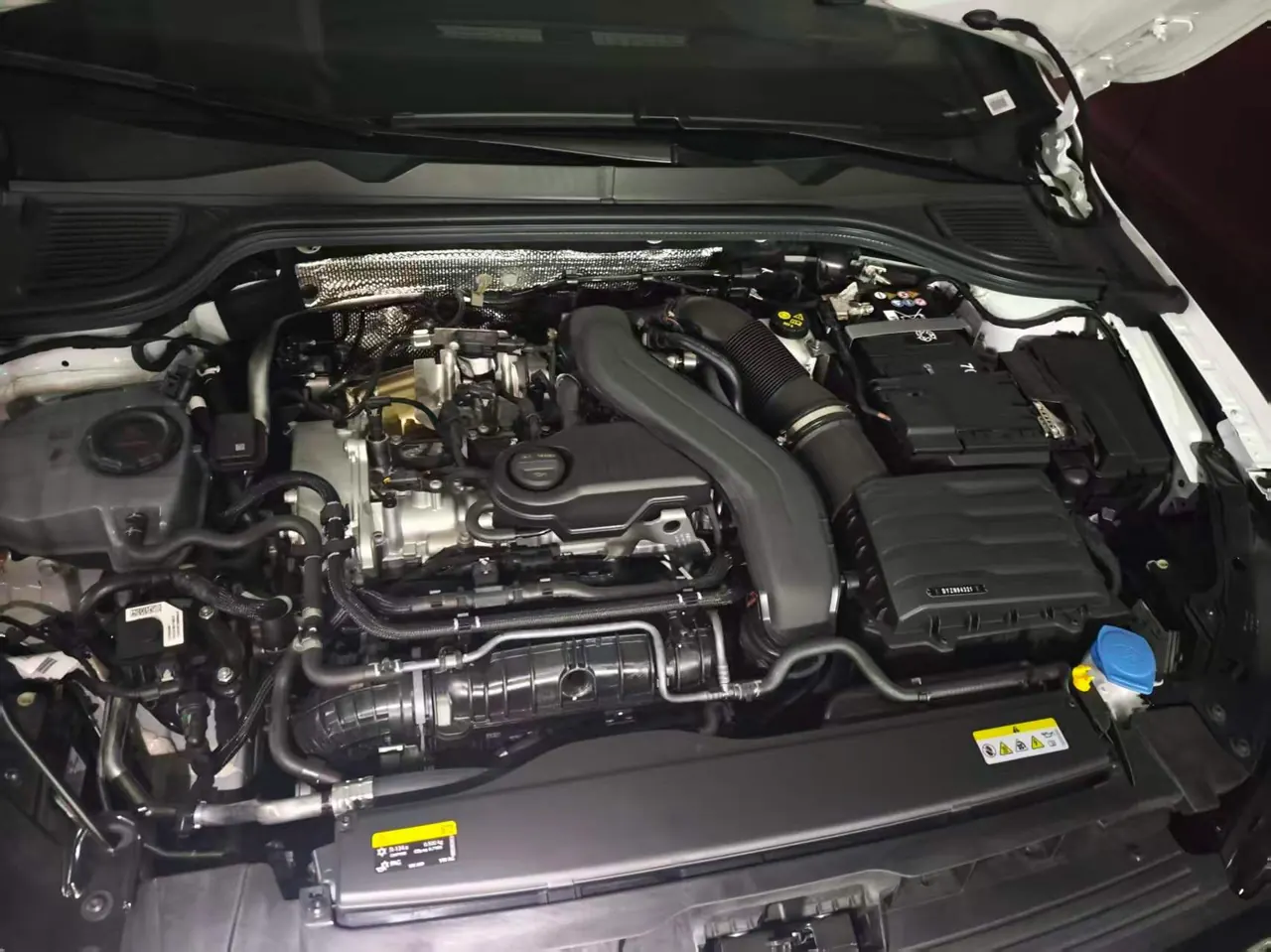 Volkswagen 2026 Golf 8 R-Line 1.5TSI 300TSI Automatic 5