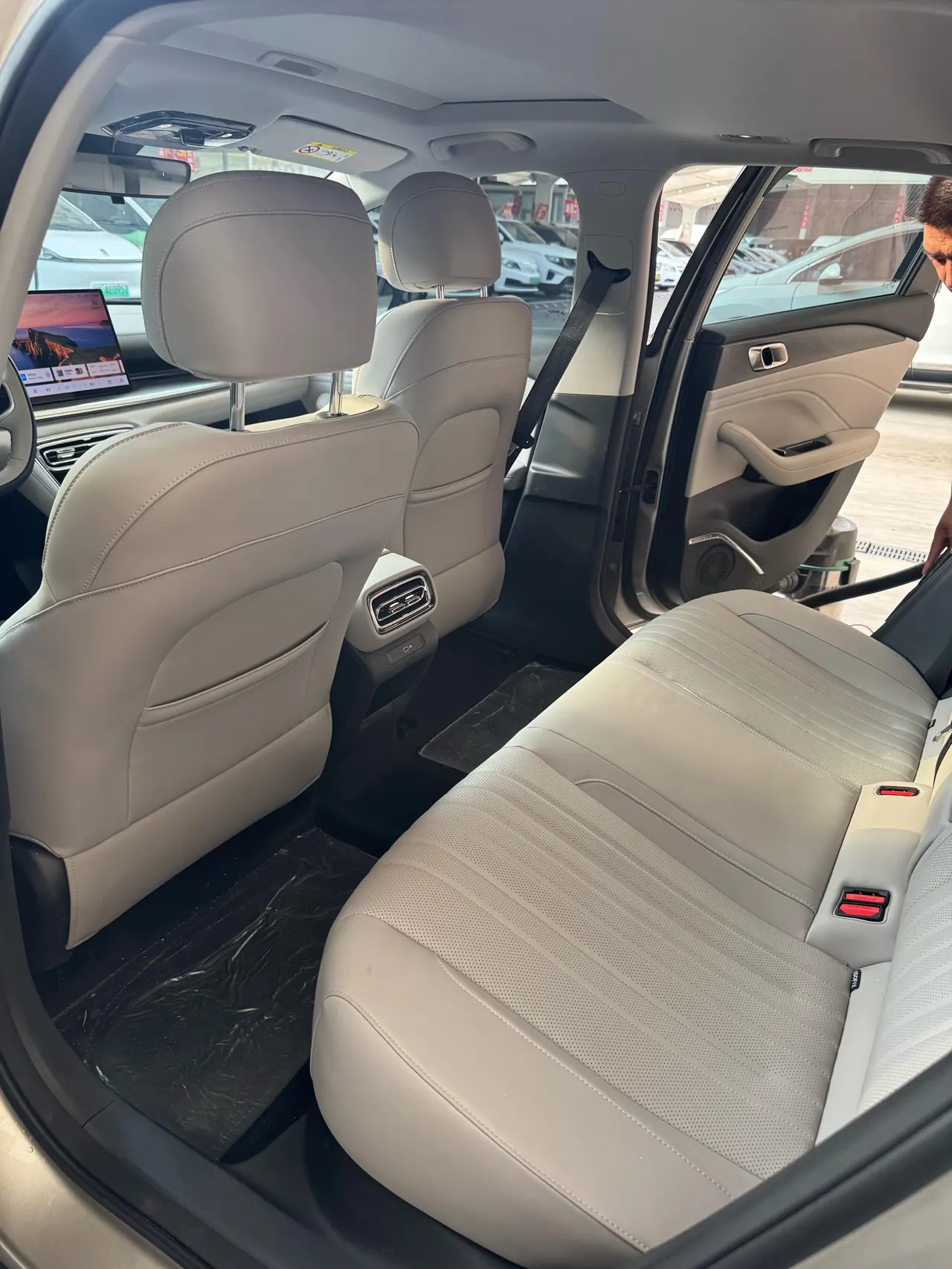 Geely Galaxy 2025 xingyao 6 EM-i 1.5 125km exploration version automatic gear 4