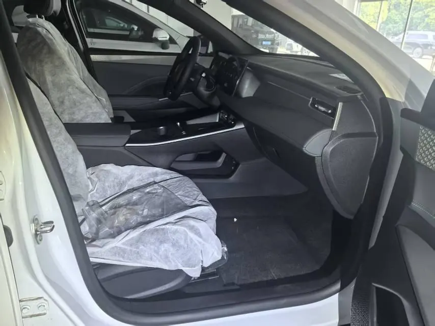 BYD 2026 Qin PLUS DM-i 1.5 CVT 128km Entry-Level Automatic 4