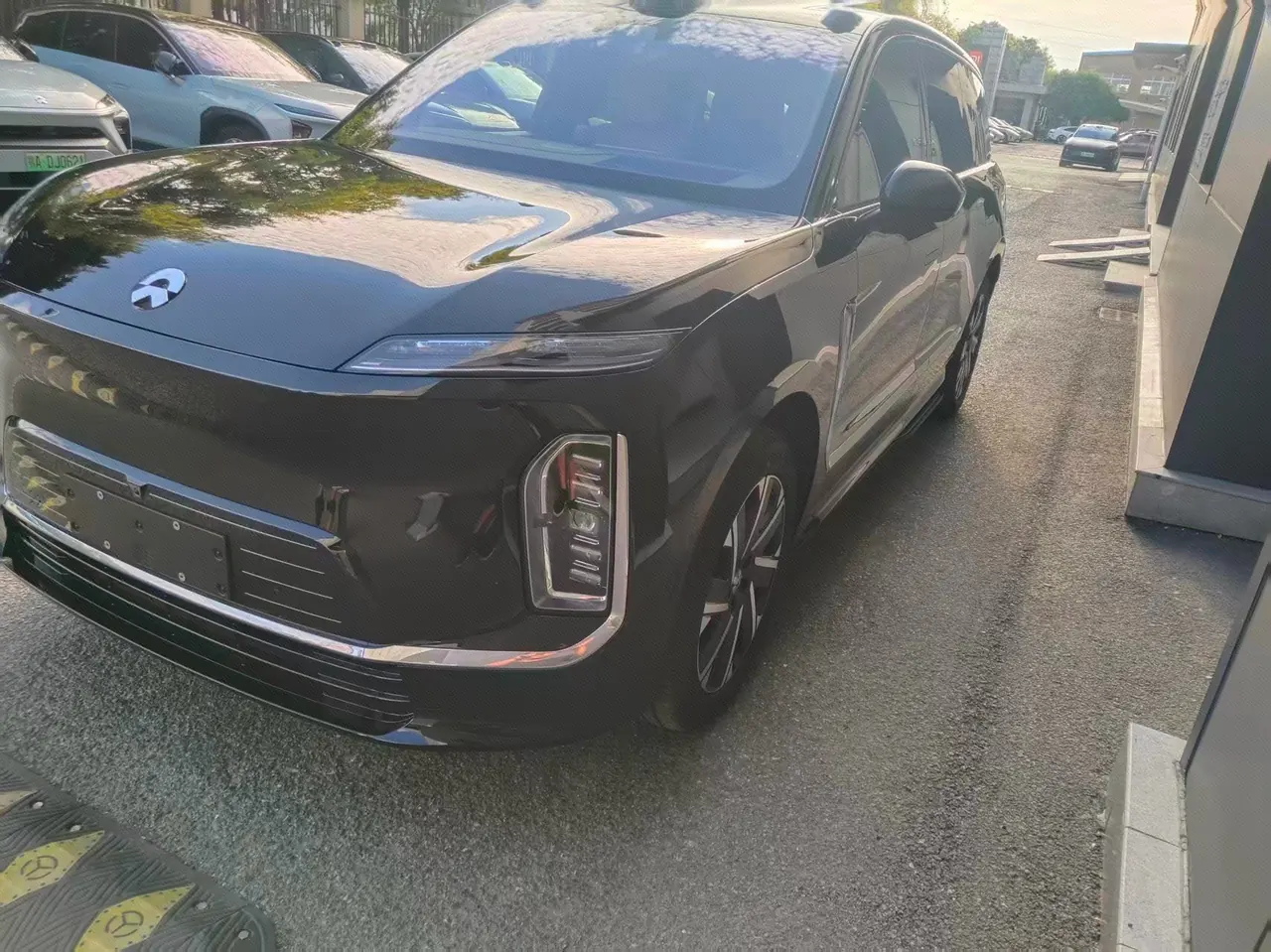 NIO 2026 ES 9 102kWh Executive Island Deluxe Automatic Gear - View 1