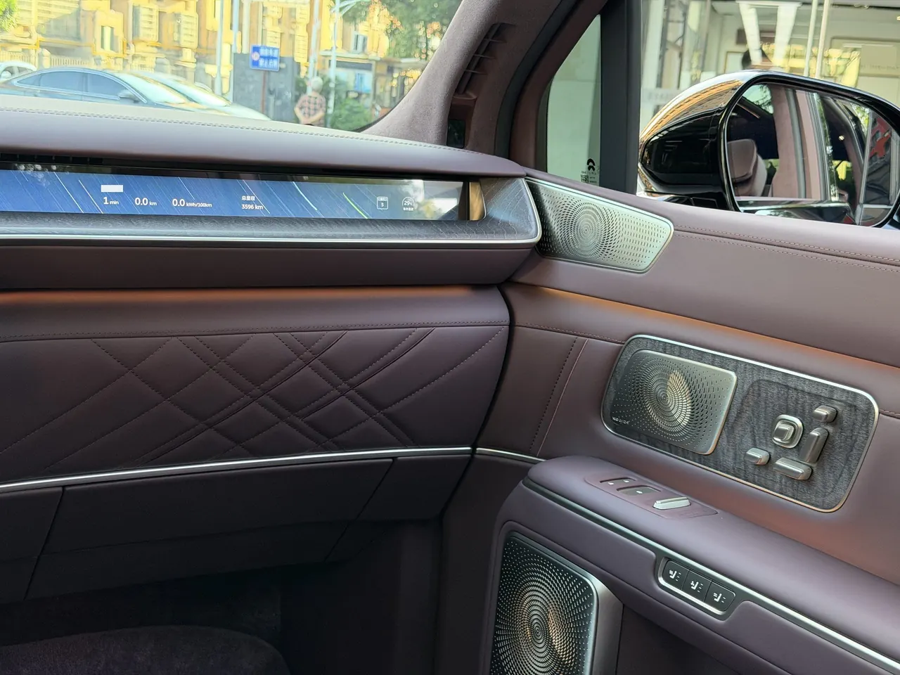 NIO 2026 ES 9 102kWh Administrative Island Signature Edition Automatic Gear 11