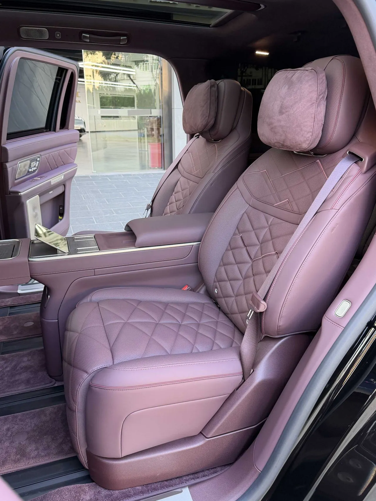 NIO 2026 ES 9 102kWh Administrative Island Signature Edition Automatic Gear 13