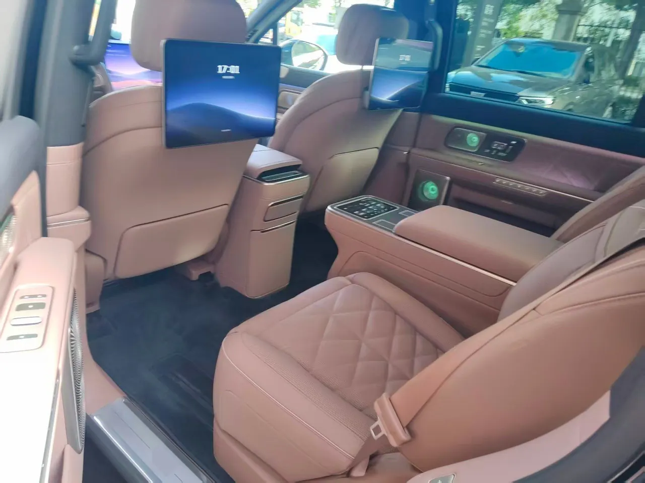 NIO 2026 ES 9 102kWh Executive Island Deluxe Automatic Gear 2