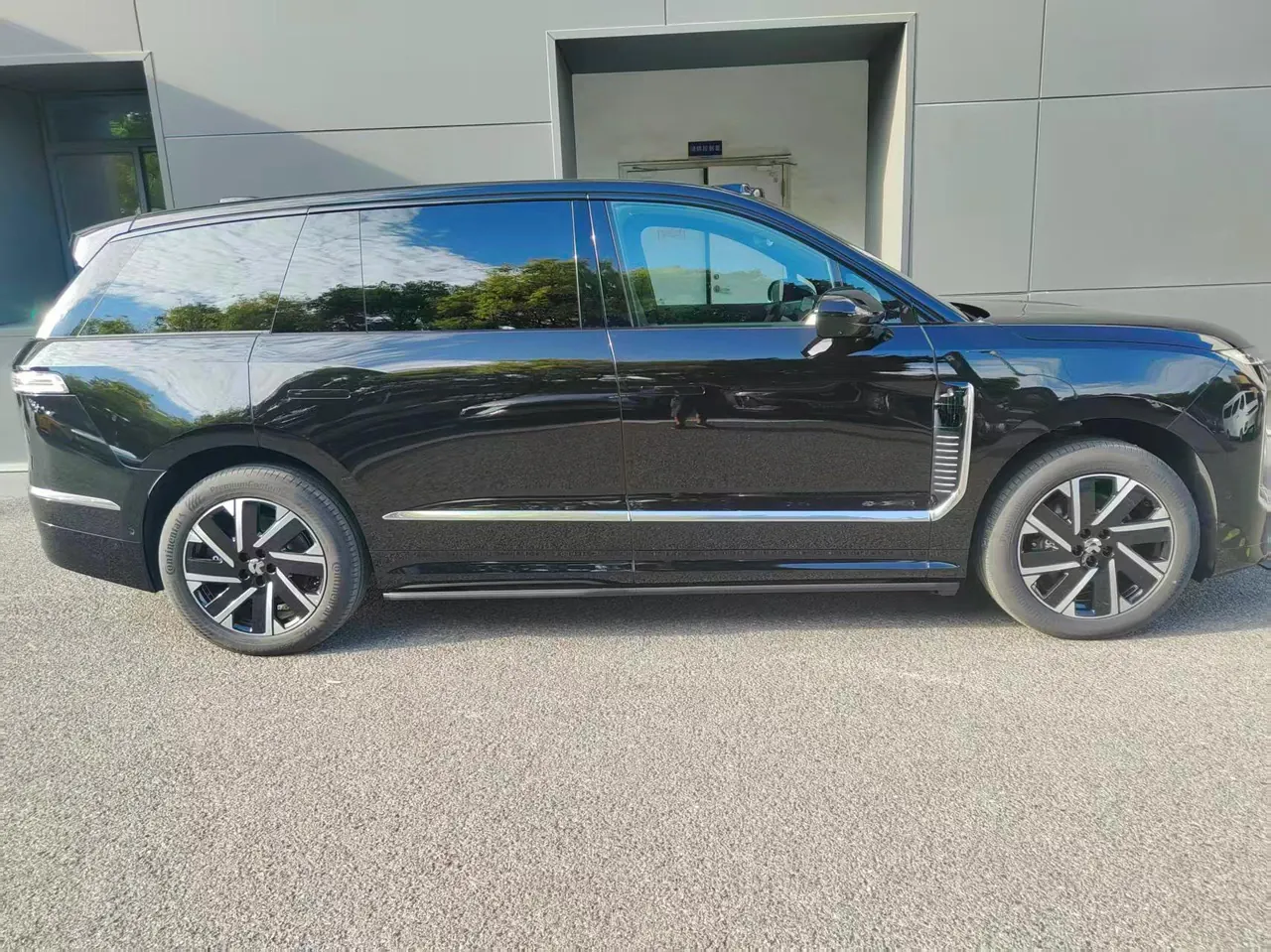 NIO 2026 ES 9 102kWh Executive Island Deluxe Automatic Gear 4
