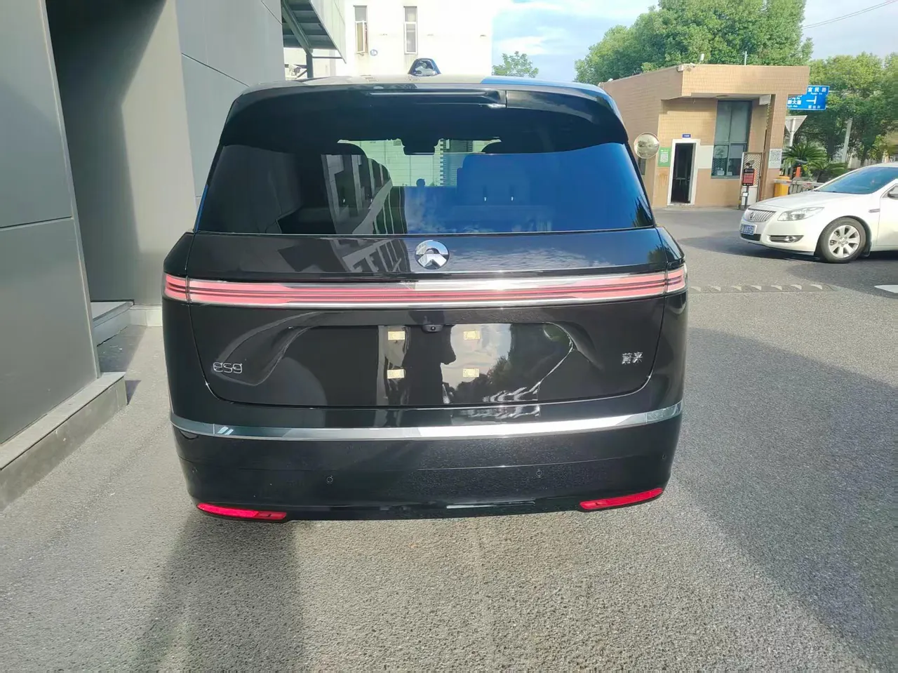 NIO 2026 ES 9 102kWh Executive Island Deluxe Automatic Gear 5