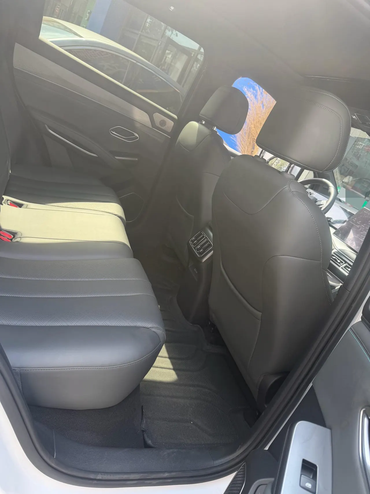 BYD 2026 Song L DM-i 1.5 Stepless 200KM Exceed Automatic Transmission 3