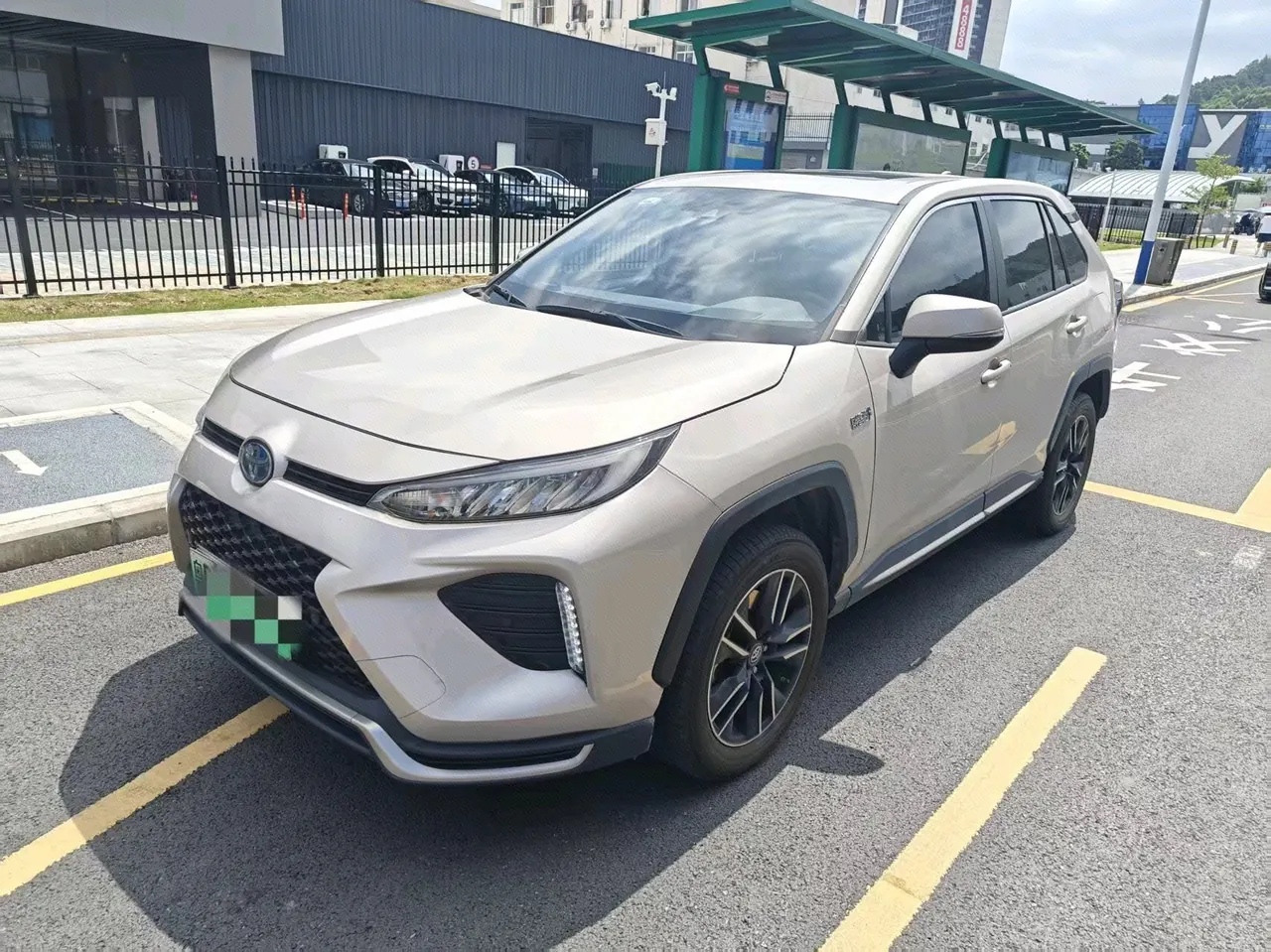 Toyota Weilanda New Energy 2021 Weilanda PHEV 2.5 Stepless High Performance Edition Two-Drive Engine Edition Automatic Gear - View 1