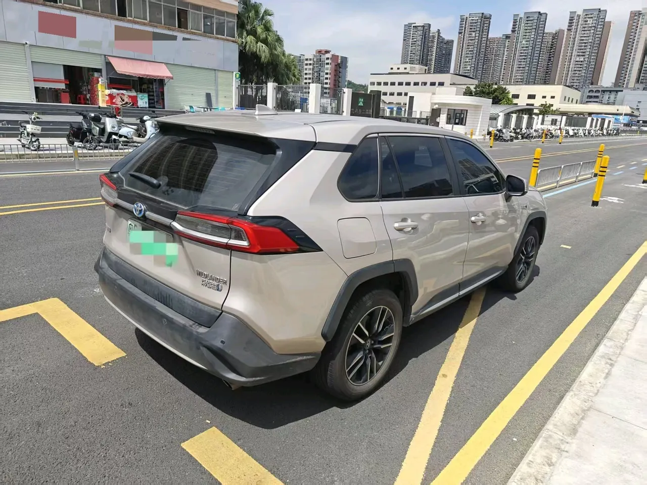 Toyota Weilanda New Energy 2021 Weilanda PHEV 2.5 Stepless High Performance Edition Two-Drive Engine Edition Automatic Gear 2